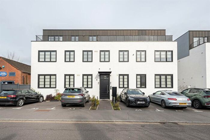 1 Bedroom Flat For Sale In Maybank Road, South Woodford, E18
