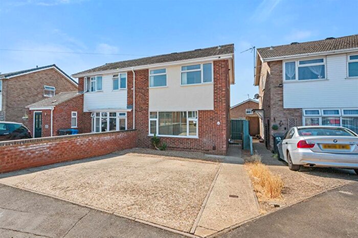 3 Bedroom Semi-Detached House For Sale In - Severn Court, Burton Latimer, Kettering, NN15
