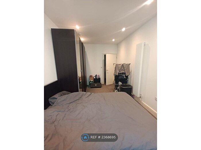 2 Bedroom Flat To Rent In Alfred Road, London, W3