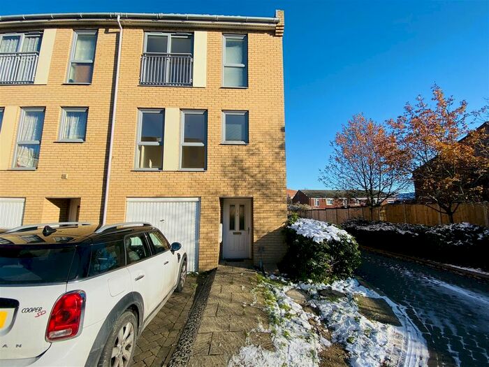 4 Bedroom End Of Terrace House To Rent In Cameron Crescent, Burnt Oak, Edgware, HA8