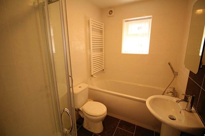 2 Bedroom Flat To Rent In Central Road, West Didsbury, M20