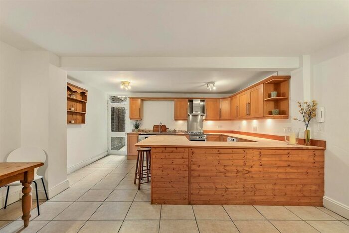 2 Bedroom Flat To Rent In Felsham Road, Putney, London, SW15