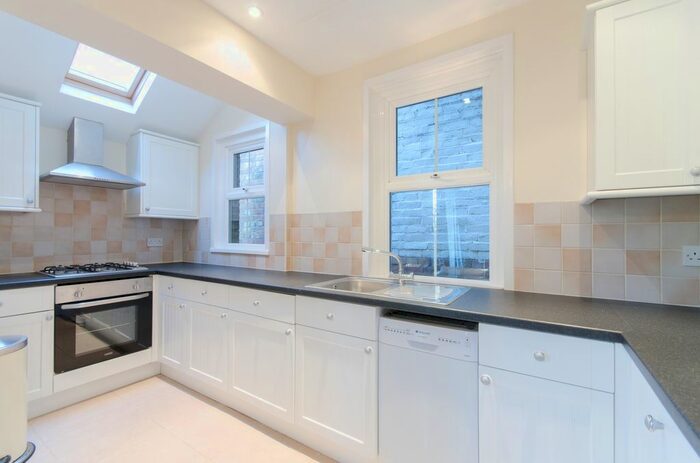 2 Bedroom End Of Terrace House To Rent In Commonside, Keston BR2