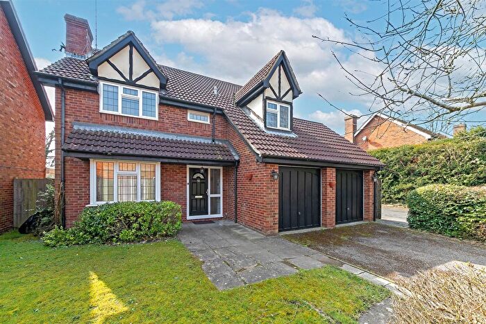 4 Bedroom Detached House For Sale In Havercroft Close, St. Albans, AL3