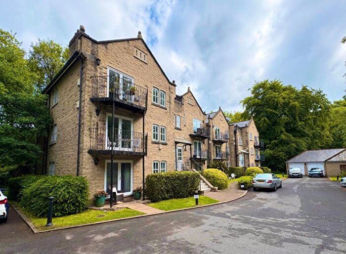 2 Bedroom Flat To Rent In Quarry Dene, Weetwood, Leeds, LS16