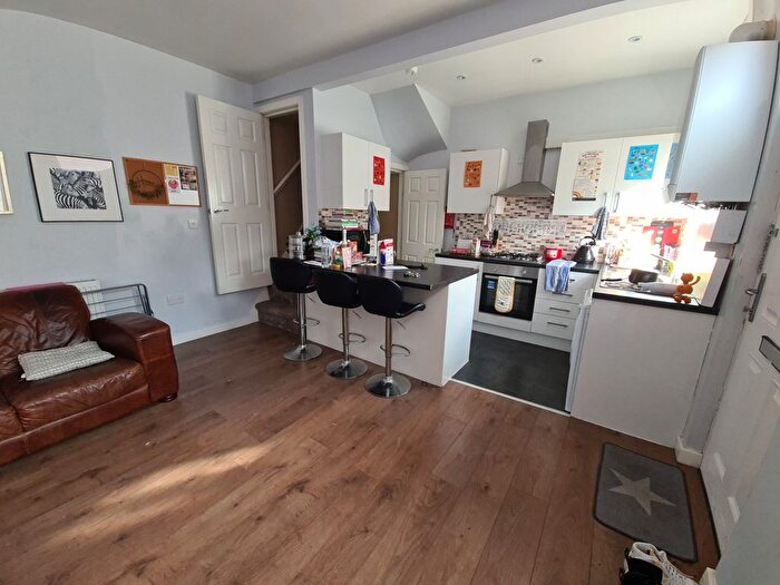 3 Bedroom Semi-Detached House To Rent In Beechwood View, Leeds, LS4