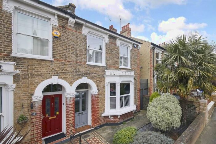 5 Bedroom Semi-Detached House To Rent In Sundorne Road, London, SE7