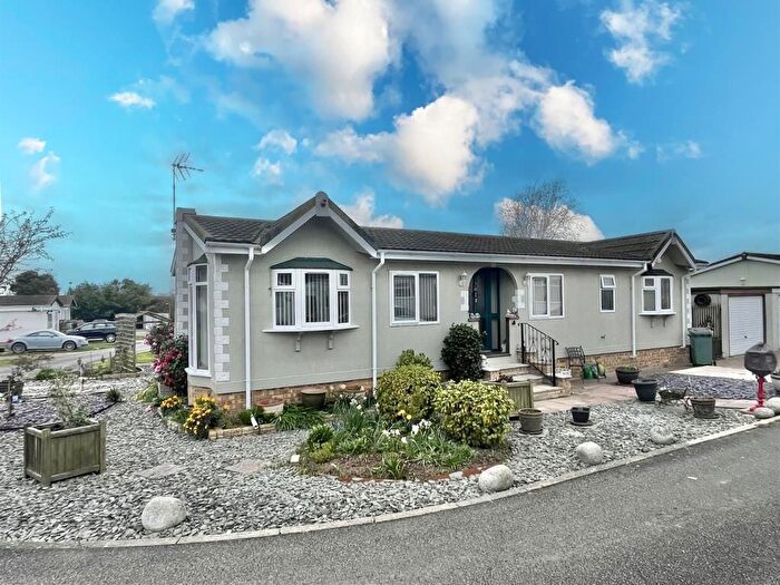2 Bedroom Park Home For Sale In Greenlawns, St. Osyth Road East, Little Clacton, CO16