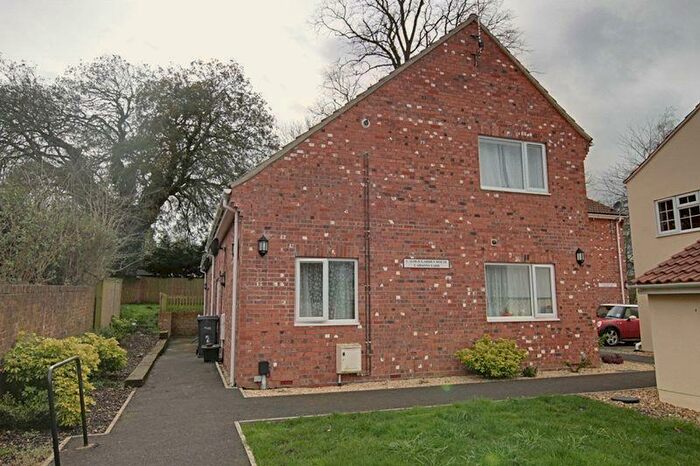1 Bedroom Flat To Rent In Carsons Yard, Warminster, BA12