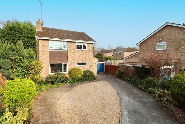 5 Bedroom Detached House For Sale In Shaldons Way, Fleet, GU51