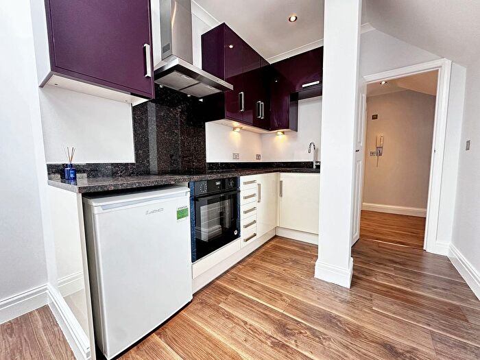 1 Bedroom Flat To Rent In High Street, Uxbridge, UB8