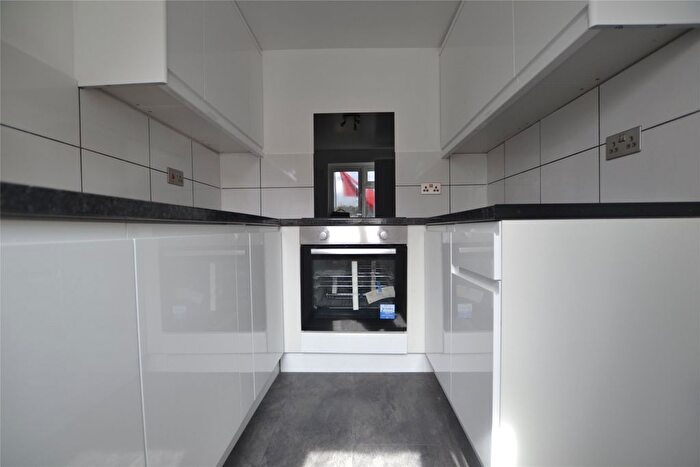 2 Bedroom Flat To Rent In Folly Lane, Stroud, Gloucestershire, GL5