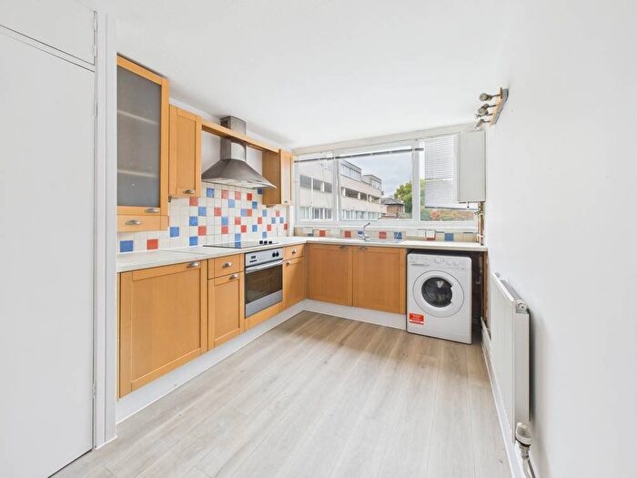 3 Bedroom Flat To Rent In Christian Square, Windsor, Berkshire, SL4