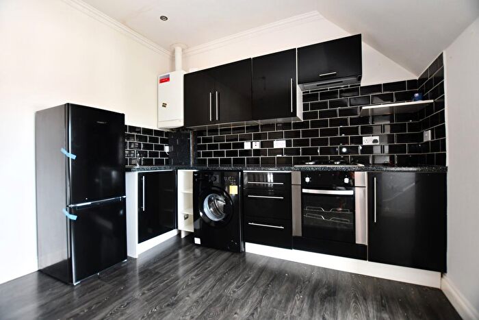 2 Bedroom Flat To Rent In Bingham Road, Croydon, Surrey, CR0