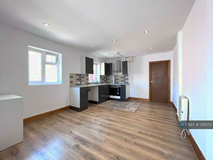 1 Bedroom Bungalow To Rent In Northfield Road, Enfield, EN3