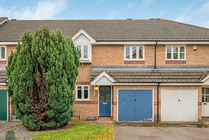 3 Bedroom Terraced House For Sale In Fieldhouse Close, London, E18