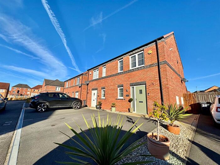 2 Bedroom Semi-Detached House For Sale In Brattice Way, Mapplewell, Barnsley, S75