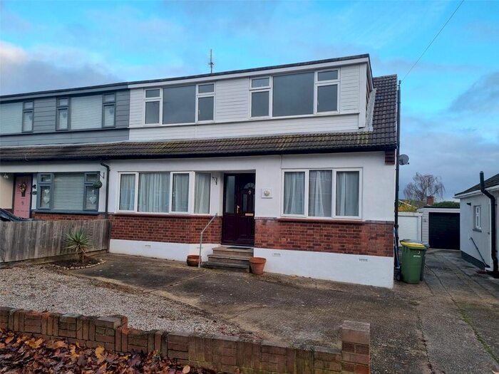 3 Bedroom Bungalow To Rent In Winbrook Road, Rayleigh, Essex, SS6