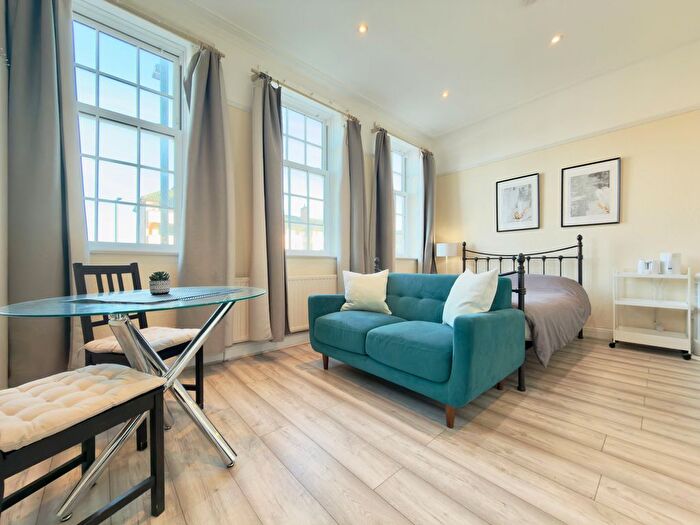 Studio To Rent In Finchley Road, London, NW11