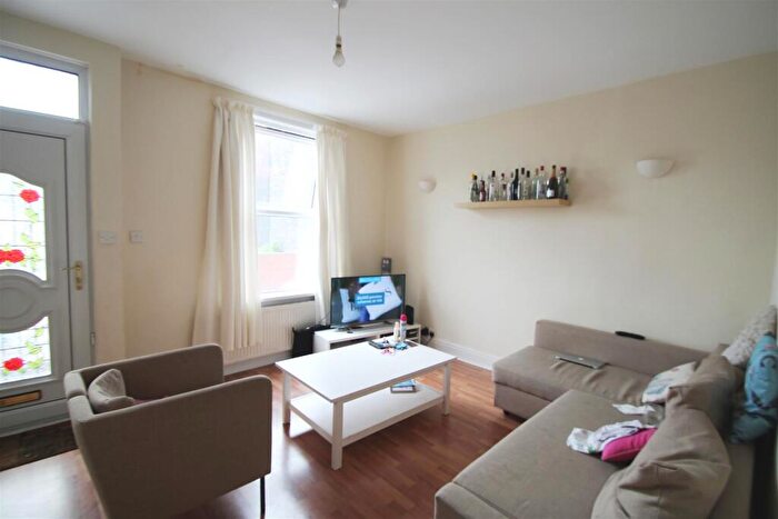4 Bedroom Terraced House To Rent In Spring Grove Walk, Hyde Park, Leeds, LS6