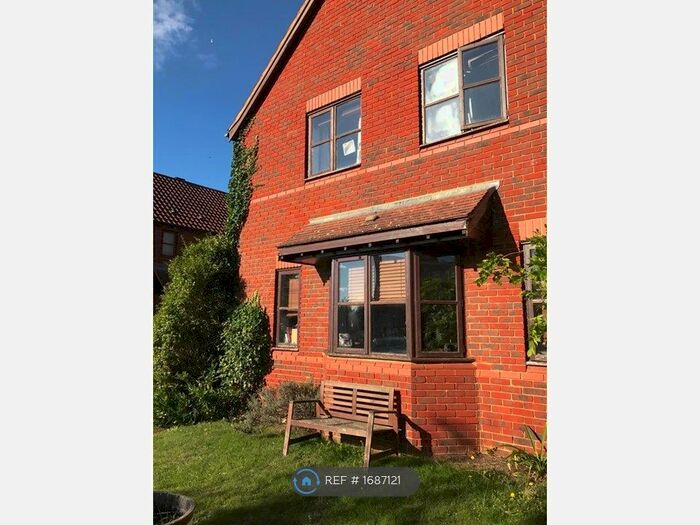 4 Bedroom Detached House To Rent In Bignell Croft, Milton Keynes, MK5