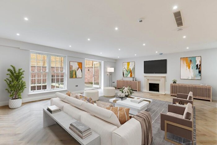 3 Bedroom Apartment To Rent In High Beeches, Hampstead, NW3