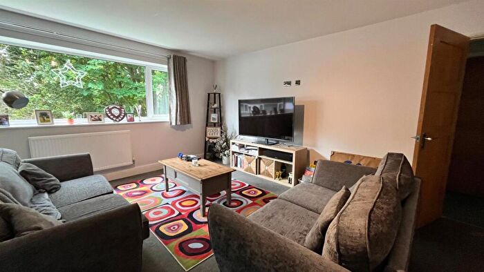2 Bedroom Apartment To Rent In Park View Court, Street Lane, Roundhay, LS8