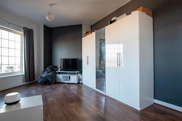 2 Bedroom Flat For Sale In Irthlingborough Road, Wellingborough, NN8