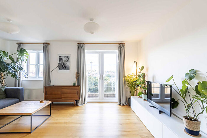 3 Bedroom Terraced House For Sale In Bartholomews Square, Horfield, Bristol, BS7