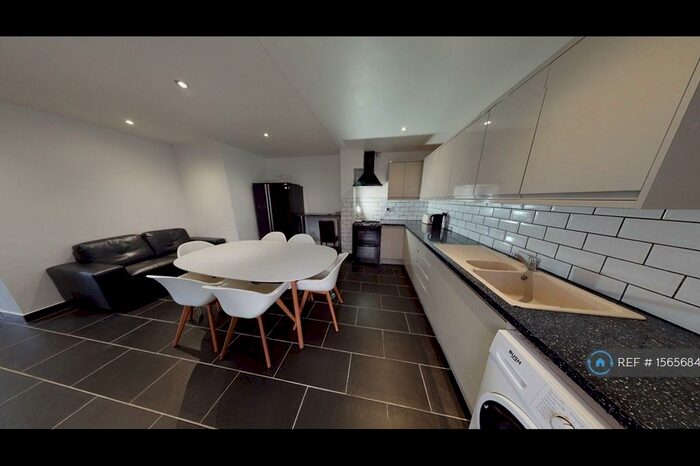 5 Bedroom Semi-Detached House To Rent In Charter Avenue, Coventry, CV4