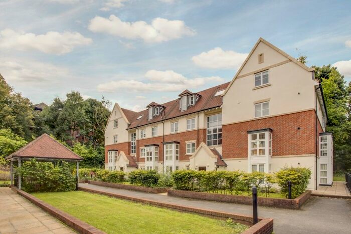 2 Bedroom Flat To Rent In Cottage Close, Harrow, HA2