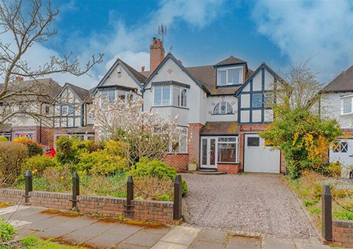 6 Bedroom Semi-Detached House For Sale In Melstock Road, Kings Heath, Birmingham, B14