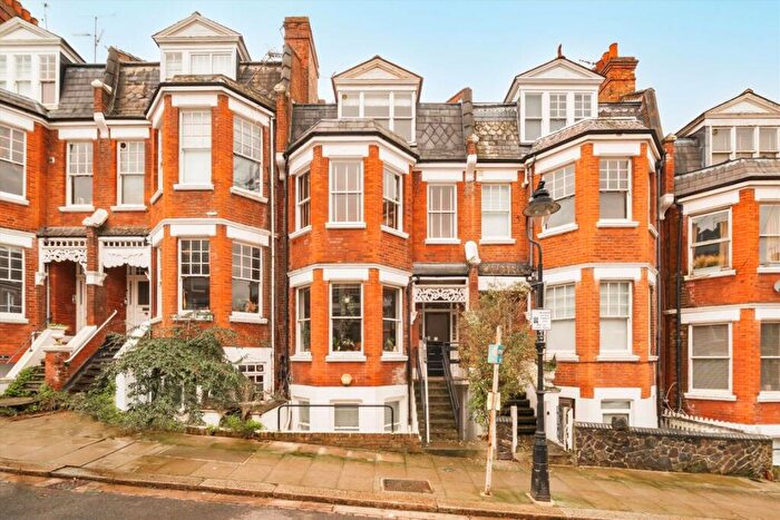 2 Bedroom Flat For Sale In Milton Road, Highgate, N6