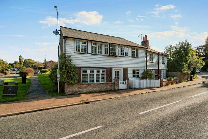 4 Bedroom Semi-Detached House For Sale In Lemsford Village, Lemsford, Welwyn Garden City, AL8