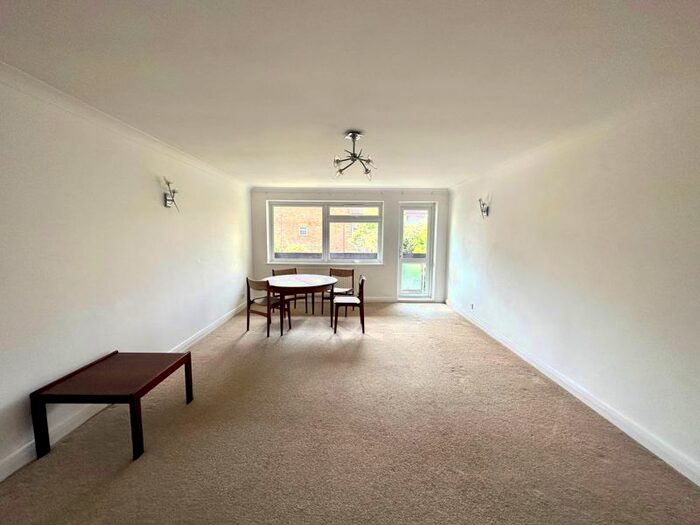 2 Bedroom Flat To Rent In Manor Road, Barnet, EN5
