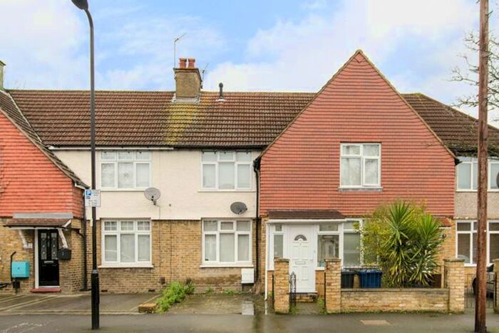 Studio To Rent In Hawthorn Gardens, South Ealing, London, W5