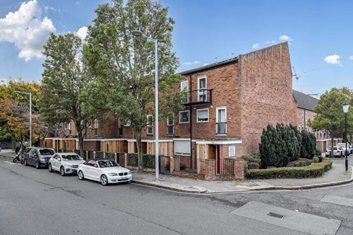 3 Bedroom Maisonette For Sale In St. Marks Road, London, W11