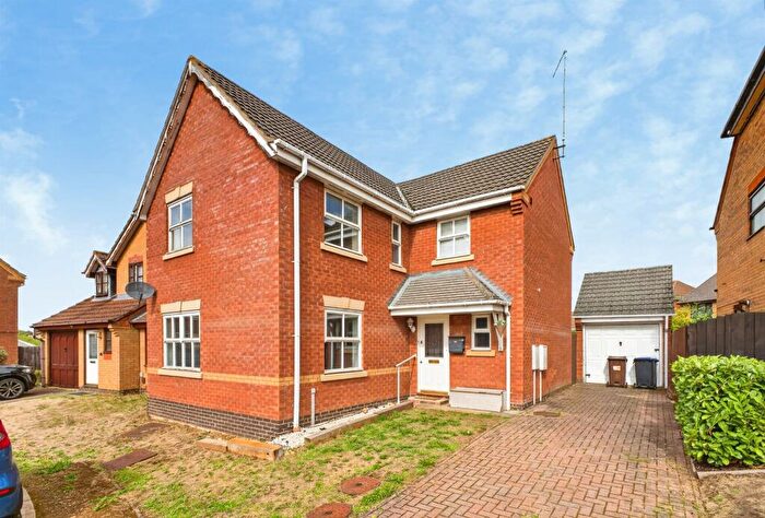 4 Bedroom Detached House For Sale In Limlow Close, Northampton, NN4