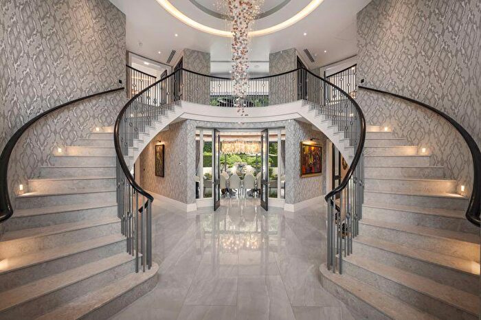 6 Bedroom House For Sale In Spring Lake, Stanmore, HA7