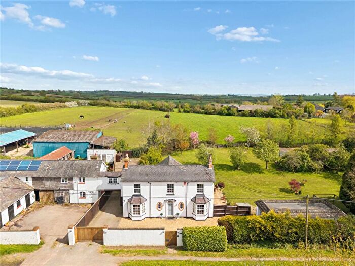 5 Bedroom Detached House For Sale In Buckingham Road, Hardwick, HP22