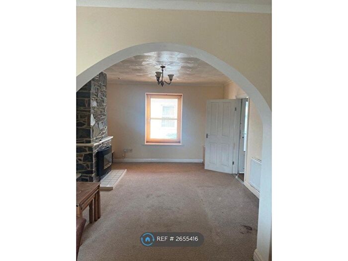 2 Bedroom Bungalow To Rent In Williamson Street, Pembroke, SA71