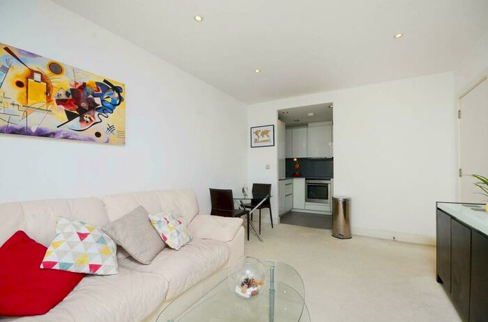 1 Bedroom Flat To Rent In Leman Street, Aldgate, London, E1