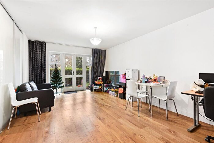 1 Bedroom Flat For Sale In Park Lodge Avenue, West Drayton, UB7