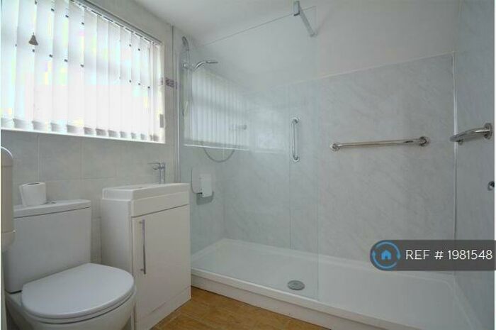 4 Bedroom Semi-Detached House To Rent In Cleviston Park, Llangennech, Llanelli, SA14