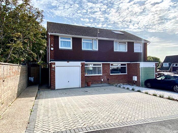 4 Bedroom Semi-Detached House For Sale In Frogmore, Fareham, PO14