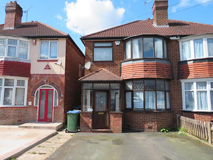 3 Bedroom Semi-Detached House To Rent In Parkfield Road, Oldbury, B68