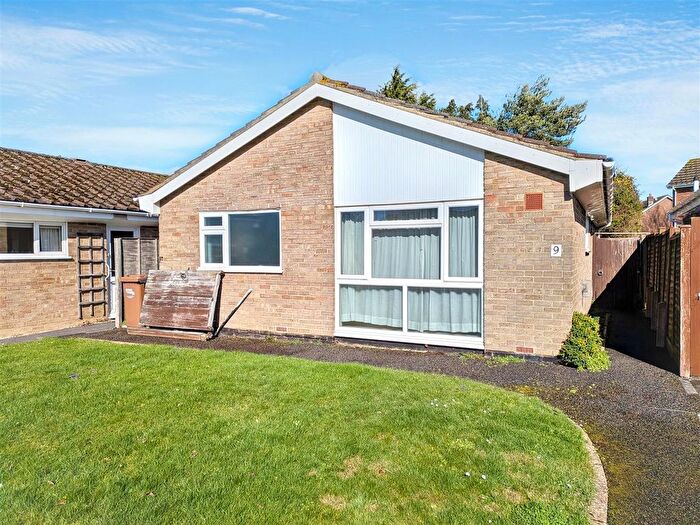 2 Bedroom Detached Bungalow For Sale In Cherry Tree Drive, Eastergate, PO20