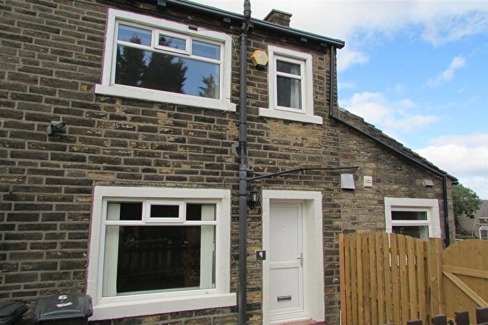 2 Bedroom End Of Terrace House To Rent In Wrigley, Halifax, HX2