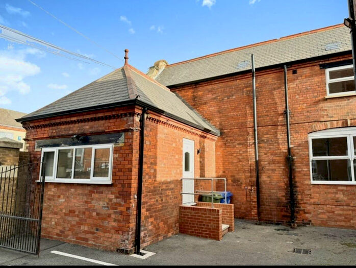 2 Bedroom Maisonette To Rent In Imperial Court, Grimsby Road, Cleethorpes, Lincolnshire, DN35