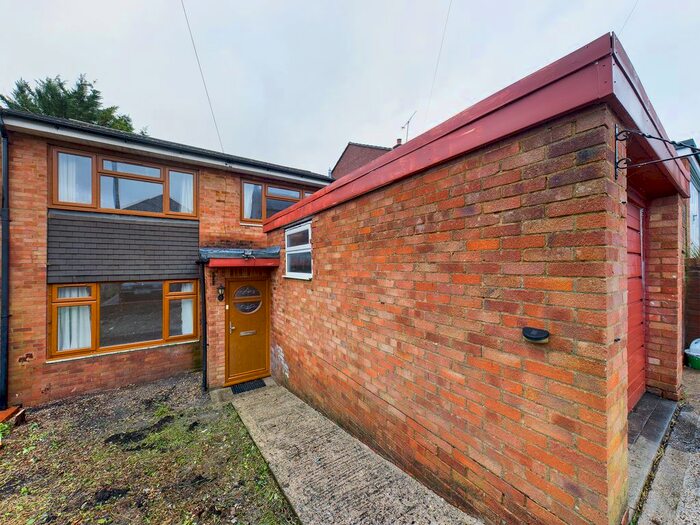 4 Bedroom Semi-Detached House To Rent In Queen Street, High Wycombe, HP13